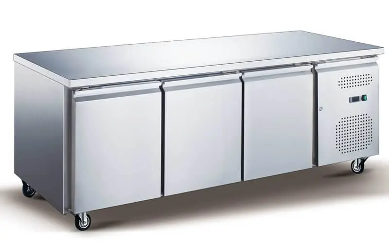 Stainless steel refrigerated counter, 3 doors – 0/+8°C – GN 1/1